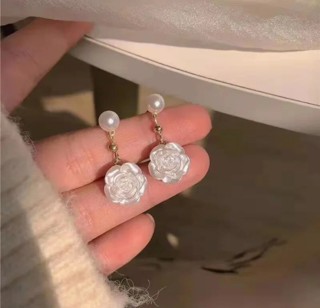 White rose Earrings