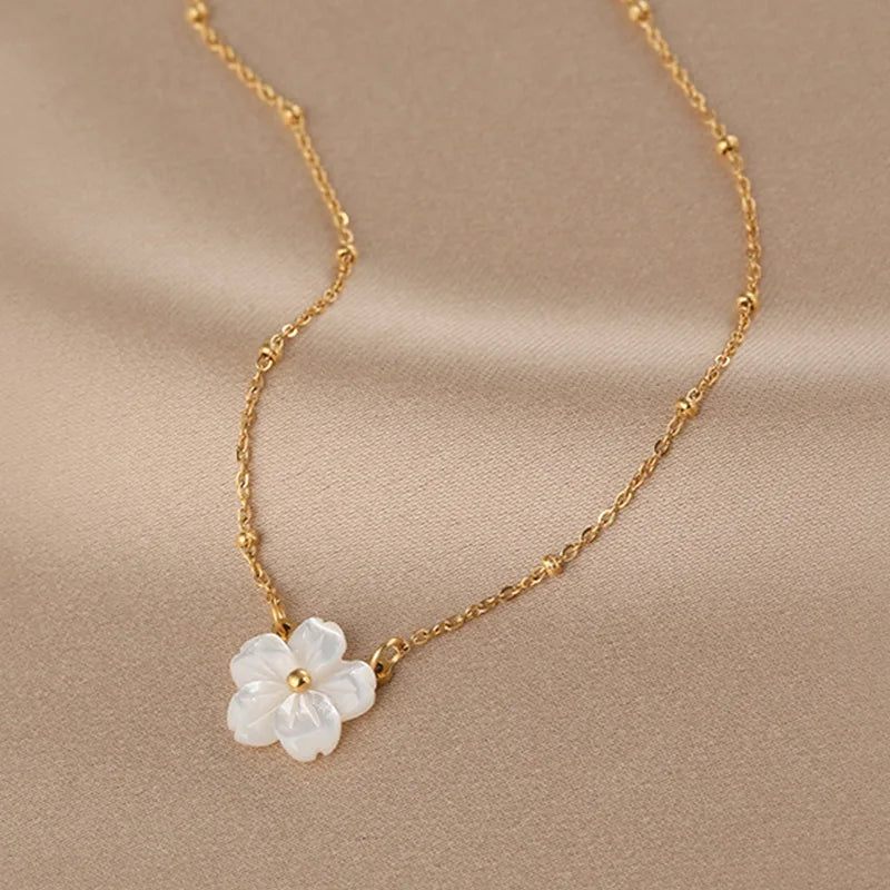 White Blossom Necklace