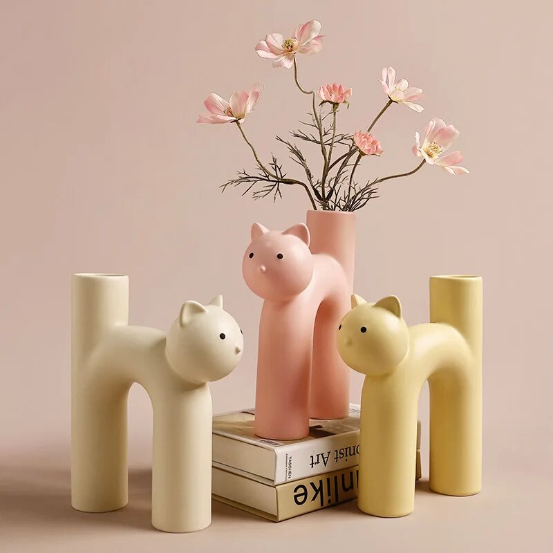 Cream Wind Cat Vase