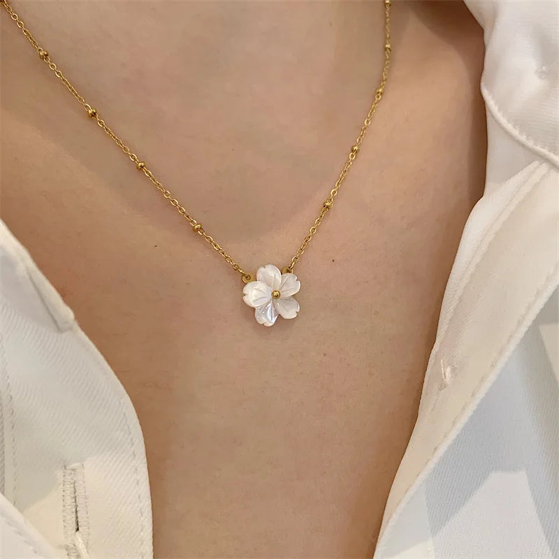 White Blossom Necklace