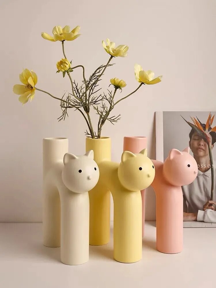 Cream Wind Cat Vase