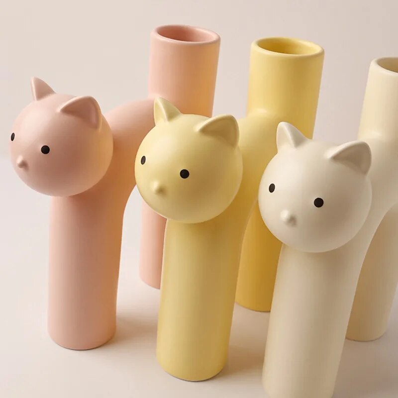 Cream Wind Cat Vase